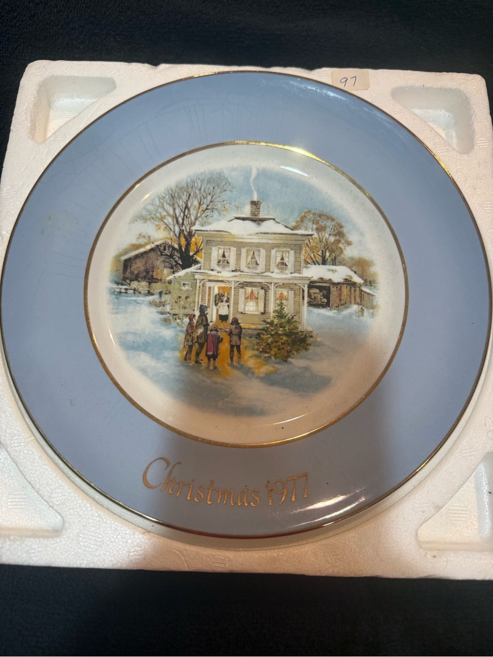 Vintage 1977 Avon Christmas Collectors Plate - “Caroler’s in the Snow”